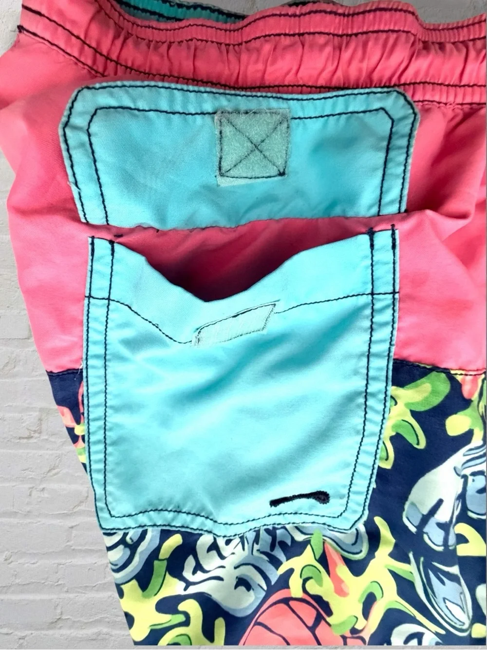 Vineyard Vines Swim Trunks Large Sea Turtle Coral Reef Print Pink Blue MeshLined